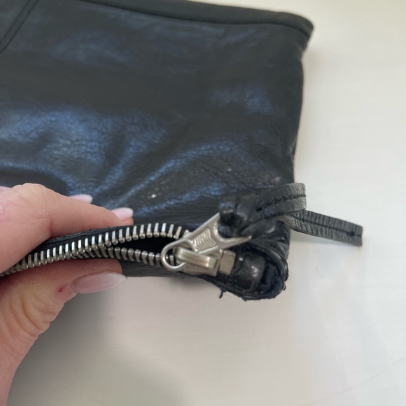 Authentic Excellent Condition Balenciaga Large Classic Clip Clutch Bag - Picture 15 of 17